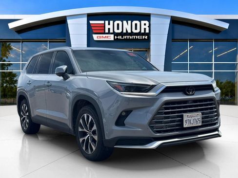 Used 2025 Toyota Grand Highlander AWD Hybrid image 2