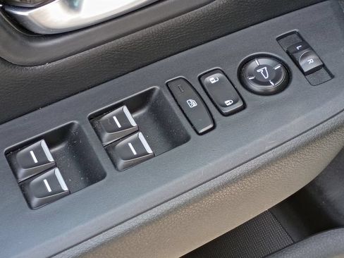 Used 2025 Honda Pilot EX-L image 17