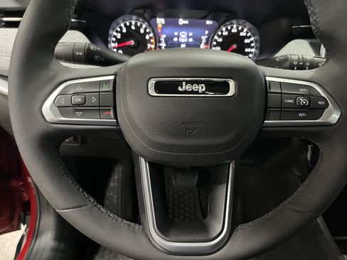 Certified 2025 Jeep Compass Latitude w/ Sun & Sound Group AWD/4WD image 20