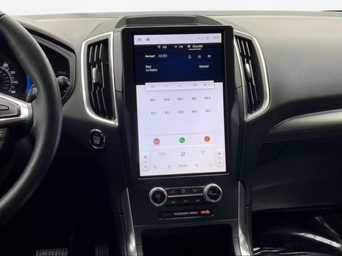 Used 2024 Ford Edge Titanium image 9