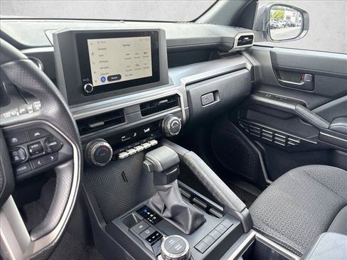 Used 2025 Toyota 4Runner SR5 AWD/4WD image 16