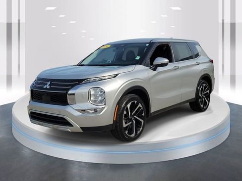 Used 2024 Mitsubishi Outlander SE AWD/4WD image 3
