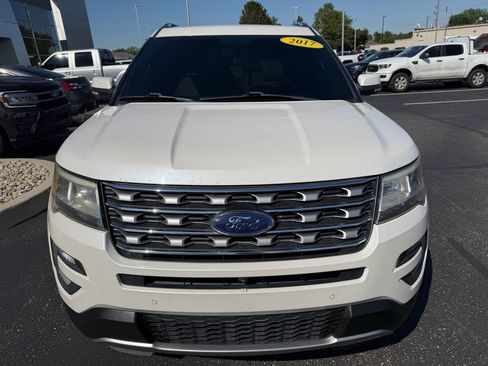 Used 2017 Ford Explorer Limited FWD image 3