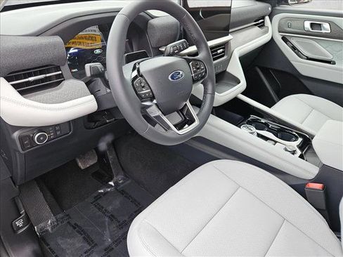 New 2026 Ford Explorer Platinum w/ LUX Leather Package AWD/4WD image 3