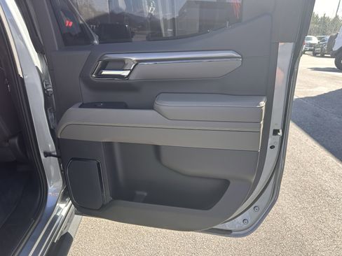 Used 2023 Chevrolet Silverado 1500 ZR2 w/ Technology Package image 16