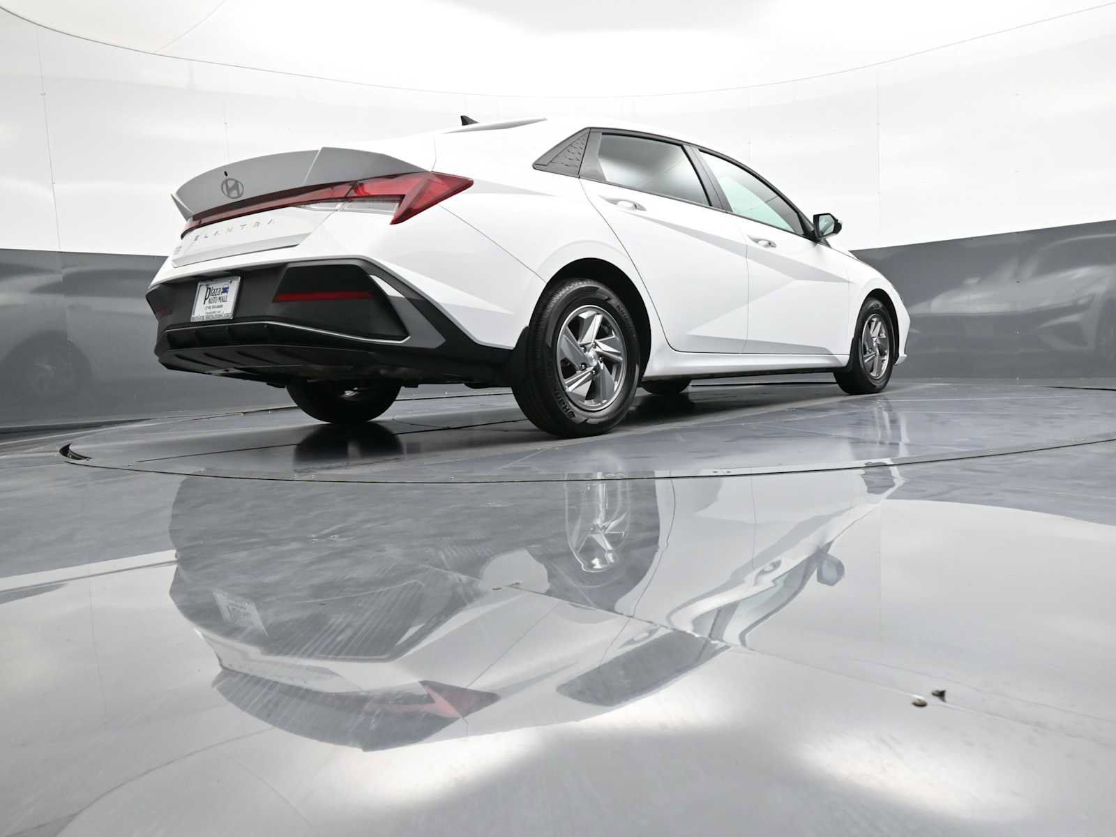 Used 2025 Hyundai Elantra SE FWD image 29