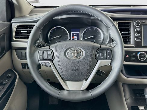 Used 2016 Toyota Highlander XLE AWD/4WD image 18