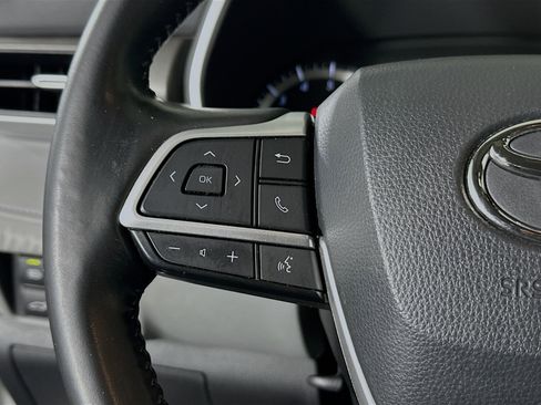 Used 2023 Toyota Highlander XLE FWD image 16