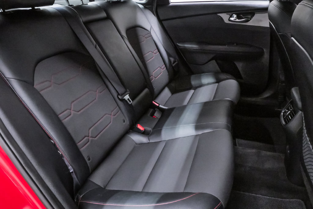 Used 2022 Kia Forte GT w/ GT Technology Package FWD image 11