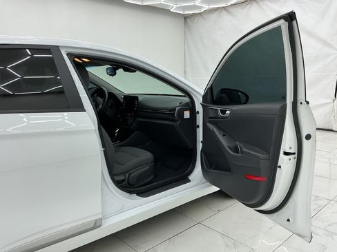 Used 2021 Hyundai Ioniq SE FWD image 17