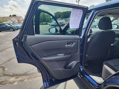Used 2025 Nissan Rogue SV AWD/4WD image 21