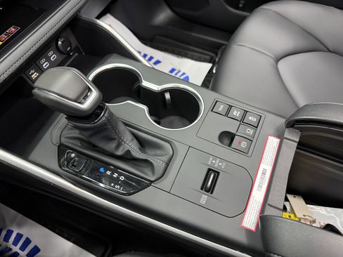 Used 2026 Toyota Highlander XLE image 20