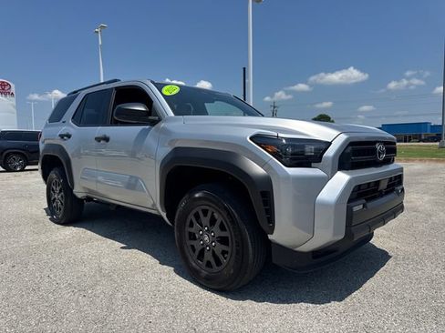 Used 2025 Toyota 4Runner SR5 AWD/4WD image 8