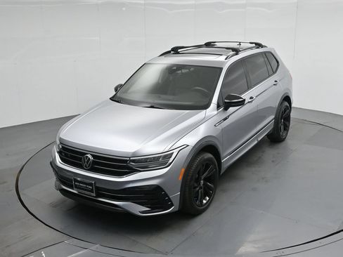 Used 2023 Volkswagen Tiguan SE R-Line FWD image 34