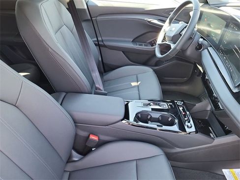 New 2025 Audi Q6 e-tron Premium Plus w/ Premium Plus image 17