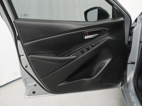 Used 2020 Toyota Yaris XLE image 34