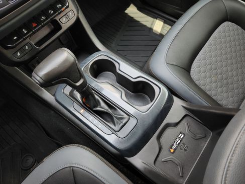 Used 2020 Chevrolet Colorado Z71 AWD/4WD image 23