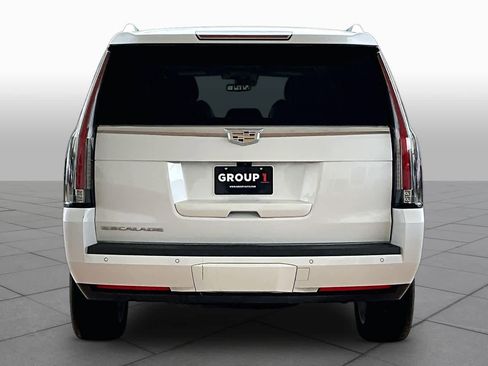 Used 2020 Cadillac Escalade Platinum AWD/4WD image 5