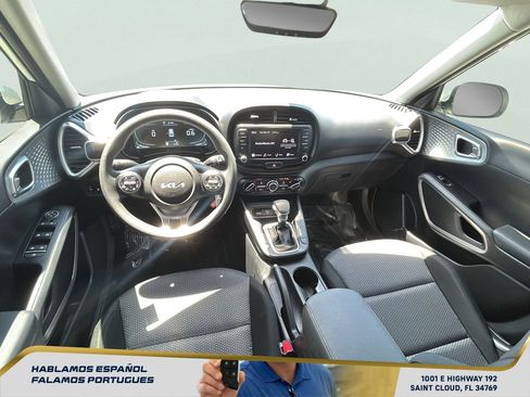 Used 2025 Kia Soul LX w/ LX Technology Package FWD image 25