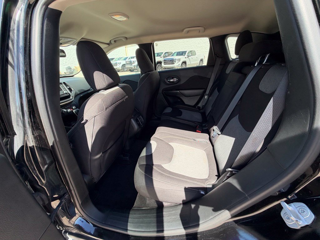 Used 2017 Jeep Cherokee Sport FWD image 22