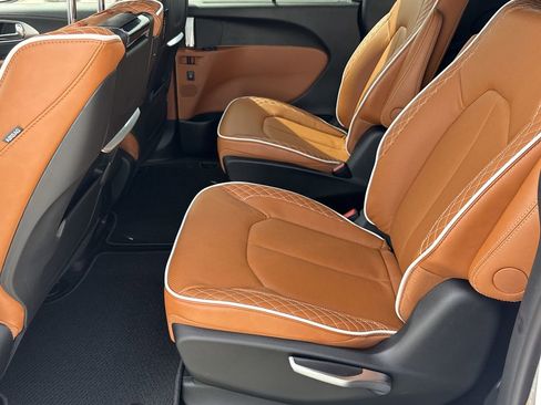 New 2026 Chrysler Pacifica Pinnacle image 23
