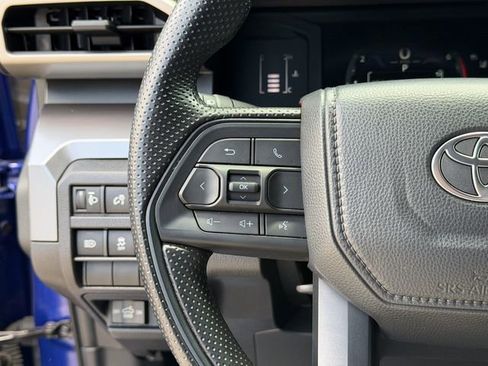 Used 2025 Toyota Tacoma SR5 AWD/4WD image 11