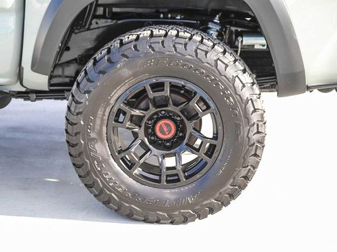 Used 2023 Toyota Tacoma TRD Off-Road image 11