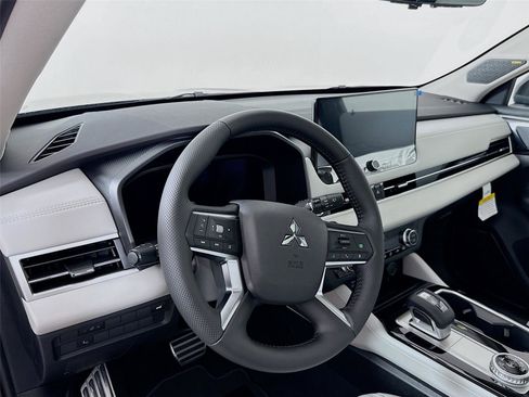 New 2025 Mitsubishi Outlander SEL image 9