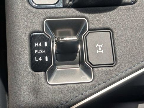 Used 2024 Lexus GX 550 w/ Accessory Package (2T) AWD/4WD image 25