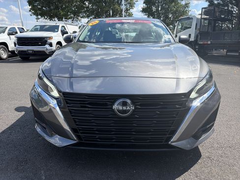 Used 2024 Nissan Altima 2.5 SV FWD image 3