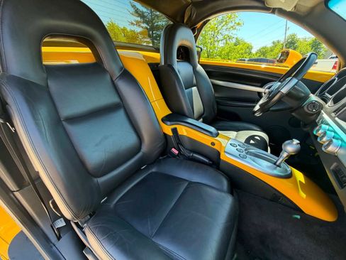 Used 2004 Chevrolet SSR w/ Preferred Equipment Group RWD image 8