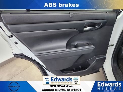 Used 2023 Toyota Highlander XLE AWD/4WD image 15