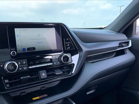 Certified 2025 Toyota Highlander XSE image 35