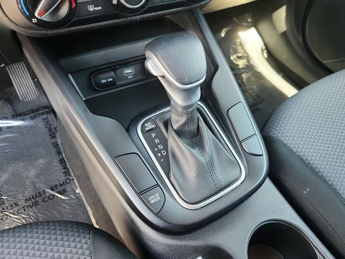 Used 2025 Kia Soul LX w/ LX Technology Package FWD image 21