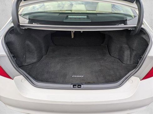 Used 2016 Toyota Camry XLE image 6