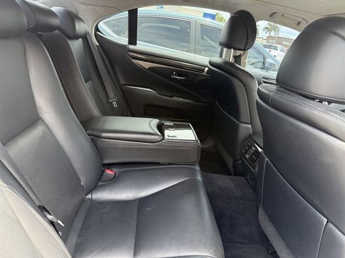 Used 2013 Lexus LS 460 AWD w/ Comfort Pkg image 14