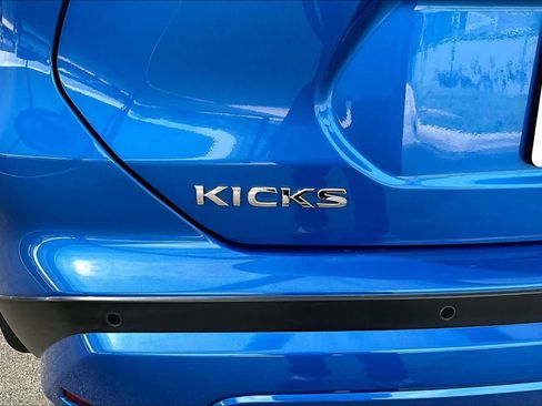 Certified 2023 Nissan Kicks SR FWD image 10