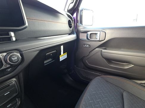 New 2026 Jeep Gladiator Mojave image 9