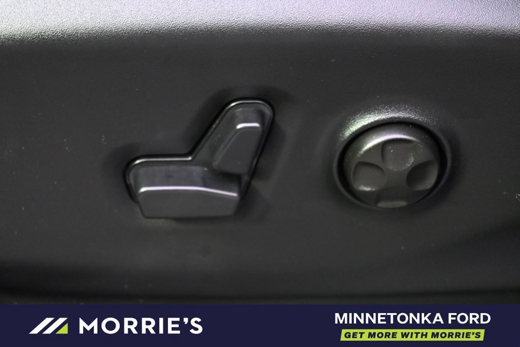Used 2026 Chrysler Pacifica Select FWD image 15