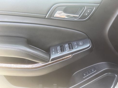 Used 2015 Chevrolet Suburban LT image 7