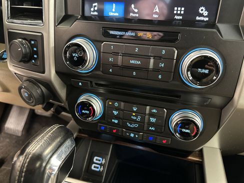 Used 2017 Ford F150 Lariat w/ Equipment Group 502A Luxury image 34