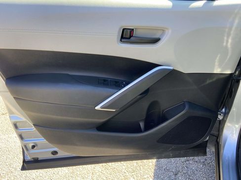 Used 2024 Toyota Corolla Cross L image 11