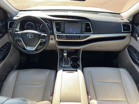 Used 2018 Toyota Highlander XLE image 21