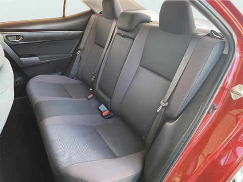 Used 2018 Toyota Corolla LE image 14