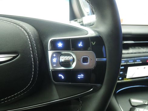 Used 2025 Genesis G90 3.5T AWD/4WD image 16