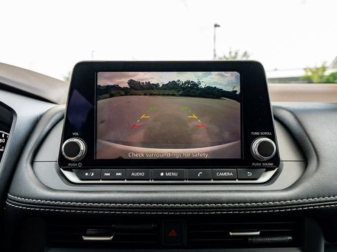 Used 2023 Nissan Rogue SV FWD image 31