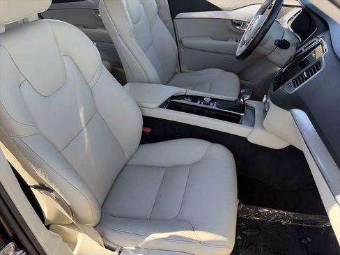 Used 2018 Volvo XC90 T5 Momentum w/ Convenience Package image 12