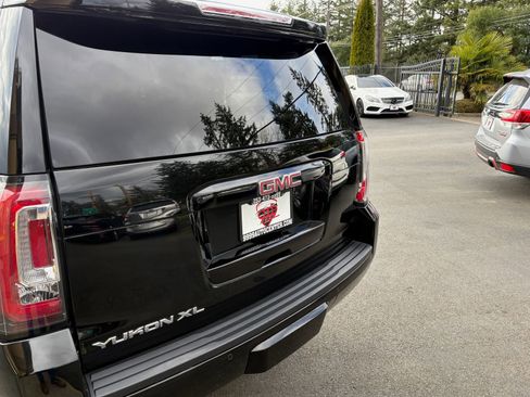 Used 2016 GMC Yukon XL SLT w/ Open Road Package AWD/4WD image 6
