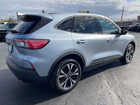 Used 2022 Ford Escape SE w/ SE Sport Appearance Package image 3