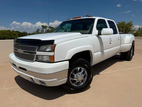 Used 2005 Chevrolet Silverado 3500 LT w/ Heavy-Duty Power Package AWD/4WD image 17